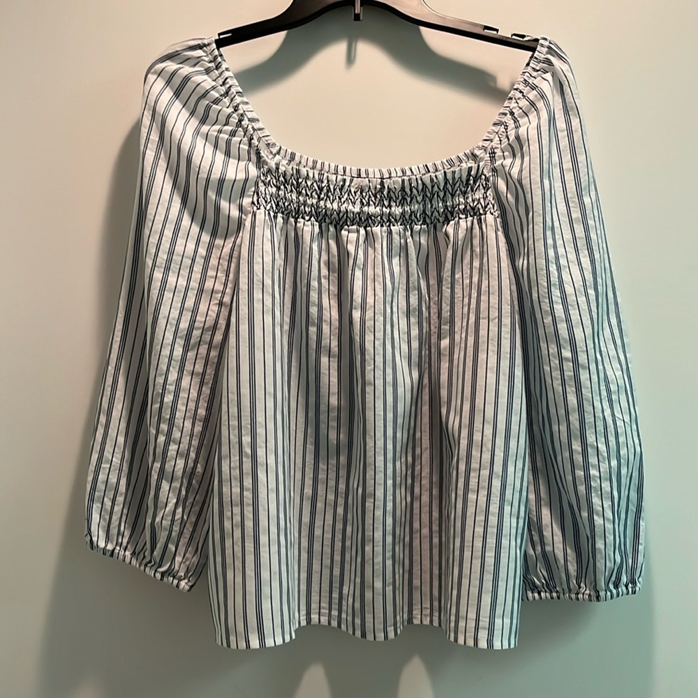 NWOTs Banana Republic Size Medium Made in India  Blue & White Top
